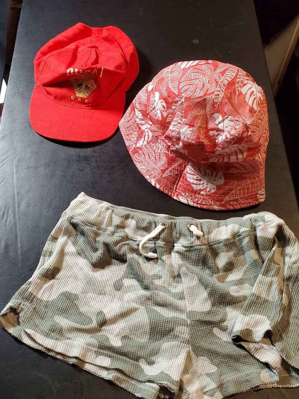Bucket Flower Hat/Dubai U.a.eRed Cap/full Cirde Trend GreyCamo SizeM Short Short
